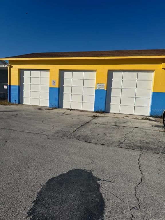 Attached, Exterior, Facade, Ranch