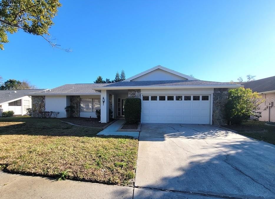 Attached, Exterior, Facade, Ranch