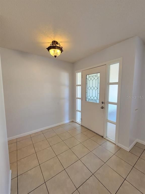 Empty room, Interior