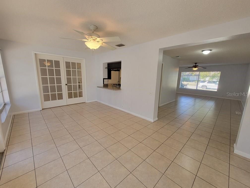 Empty room, Interior