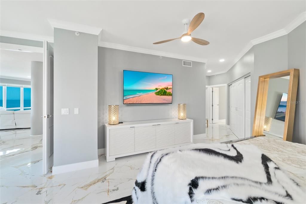 Bedroom, Interior, Marble, Recessed Lighting, Water