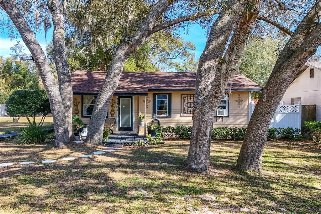 Exterior, Facade, Ranch