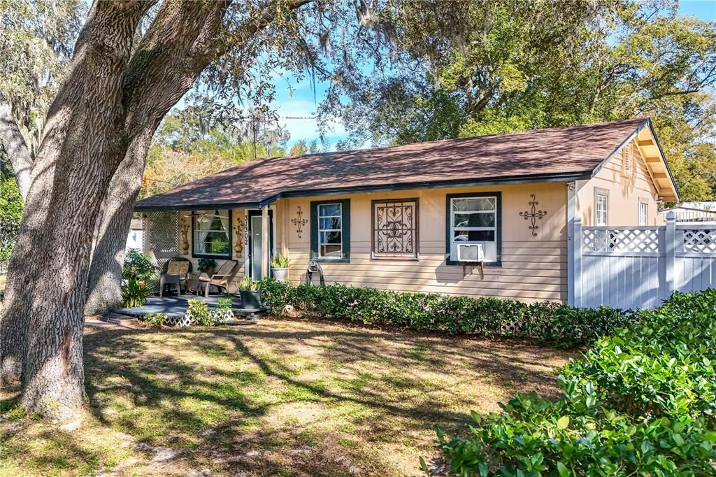 Exterior, Facade, Ranch