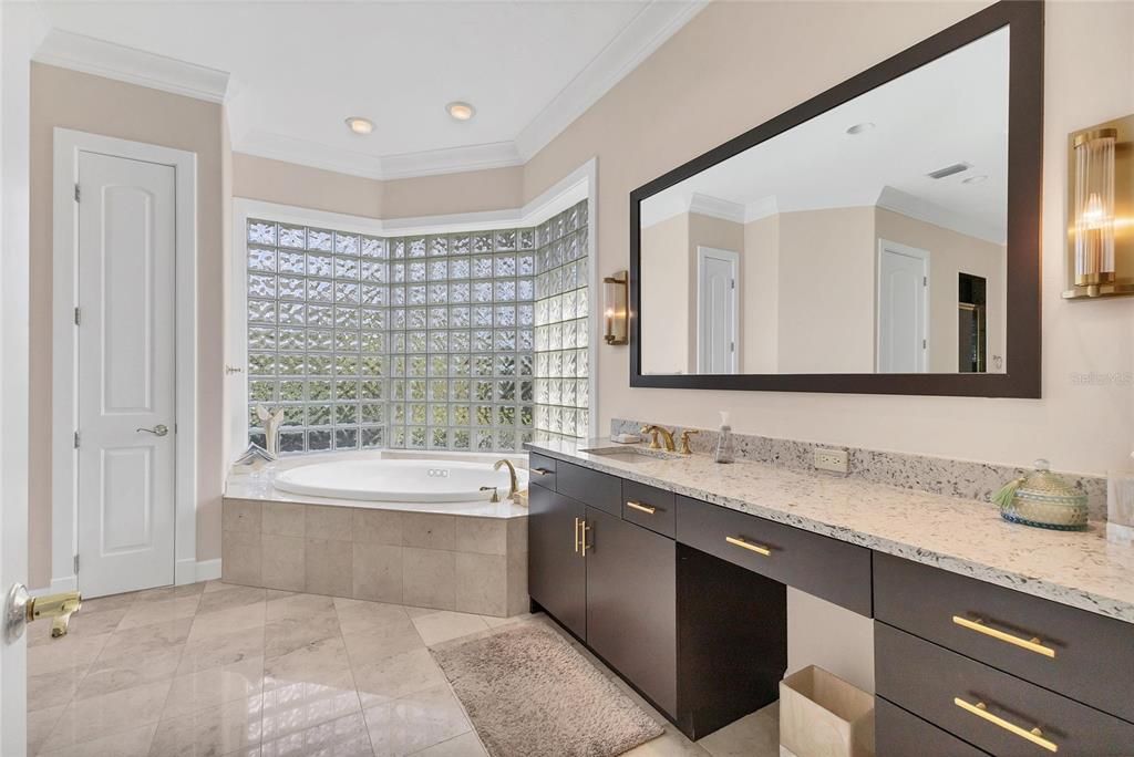 Bathroom, Dual Sink Vanities, Interior, Recessed Lighting