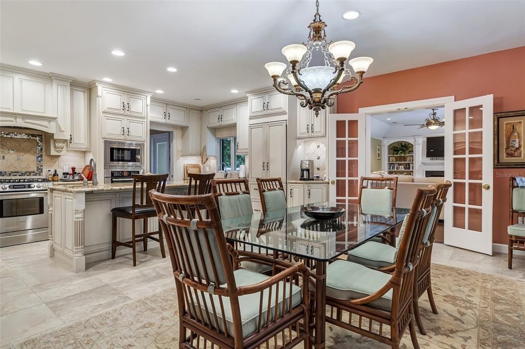 Chandelier, Dining room, Interior, Kitchen, Recessed Lighting, Stainless Steel Appliances