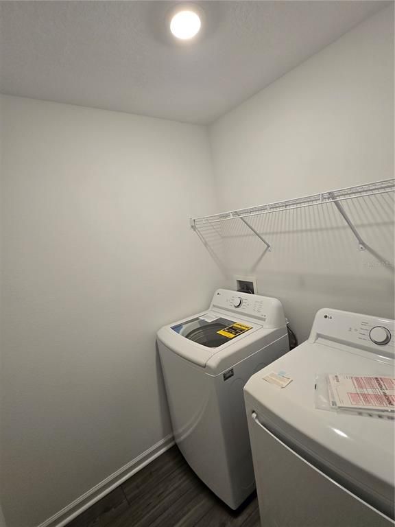 Interior, Recessed Lighting, Washer, Wood Texture Flooring