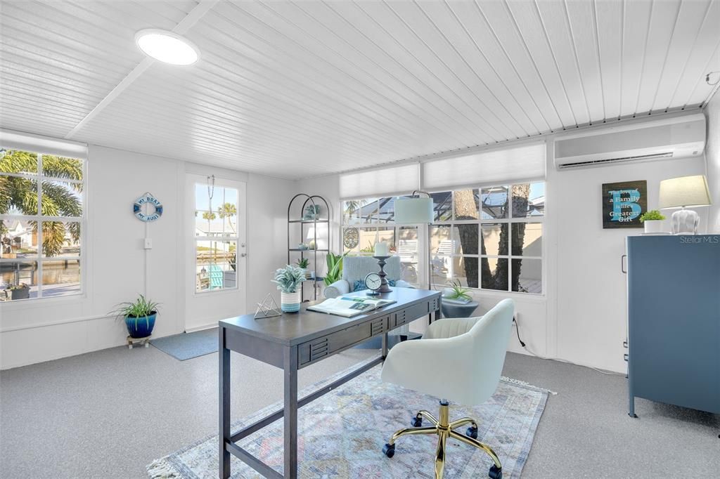 Home Office, Interior