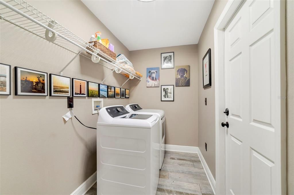 Interior, Washer, Wood Texture Flooring