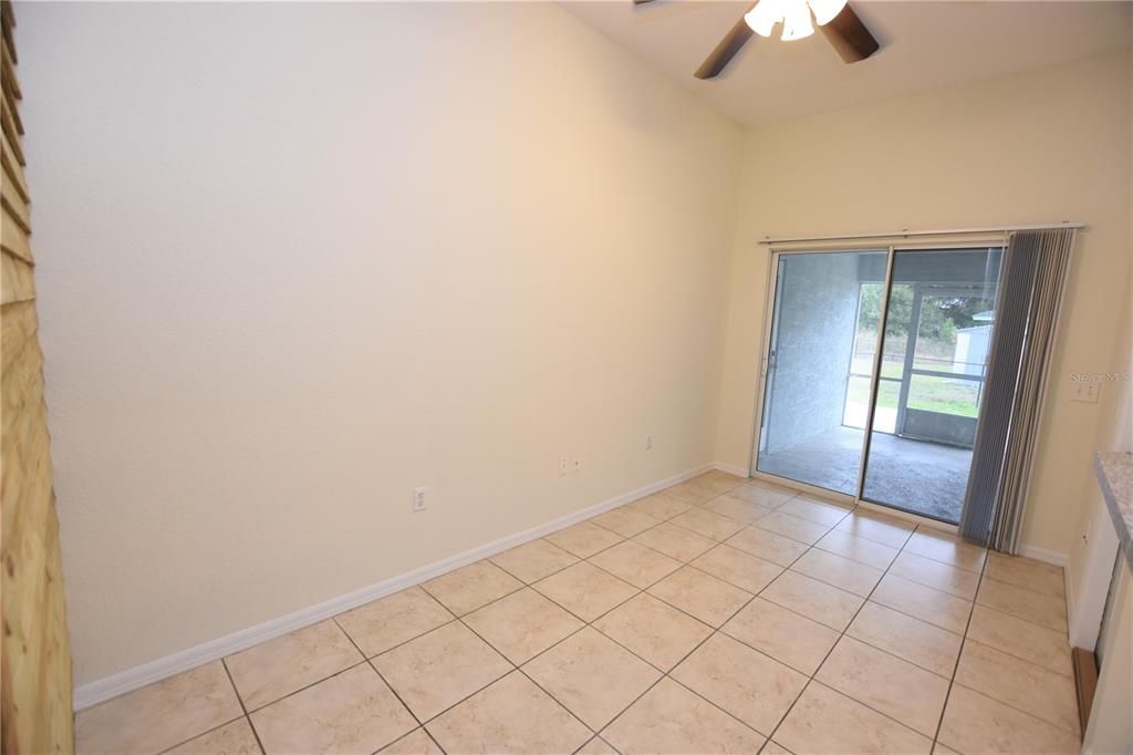 Empty room, Interior