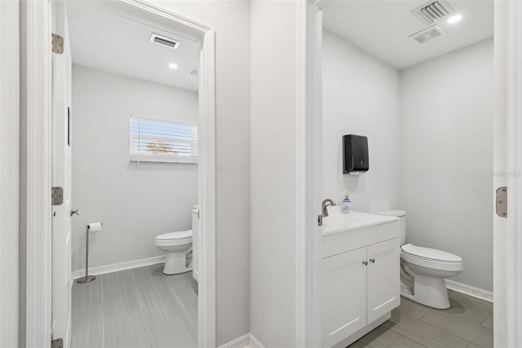 Bathroom, Interior, Recessed Lighting, Wood Texture Flooring