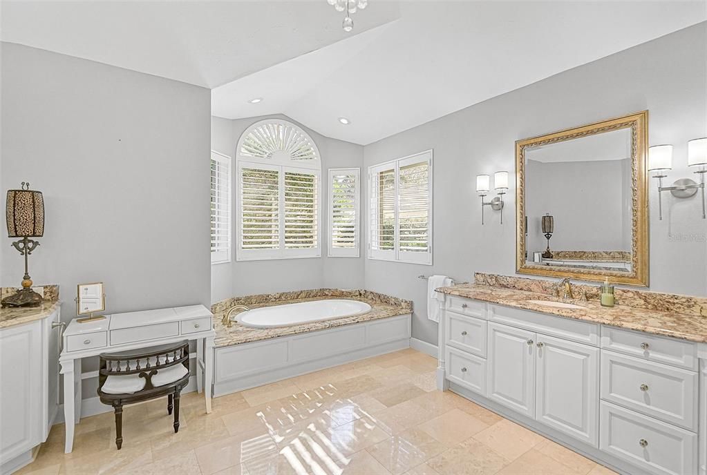 Bathroom, Dual Sink Vanities, Interior, Recessed Lighting