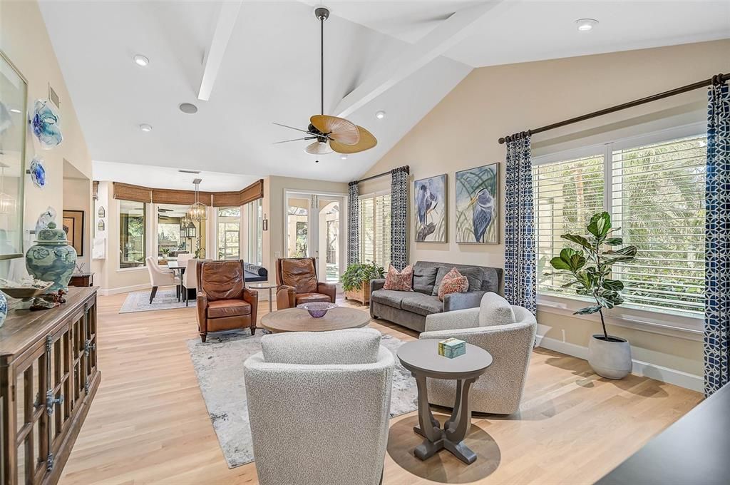 Dining room, Interior, Living room, Pendant Lights, Recessed Lighting, Wood Texture Flooring