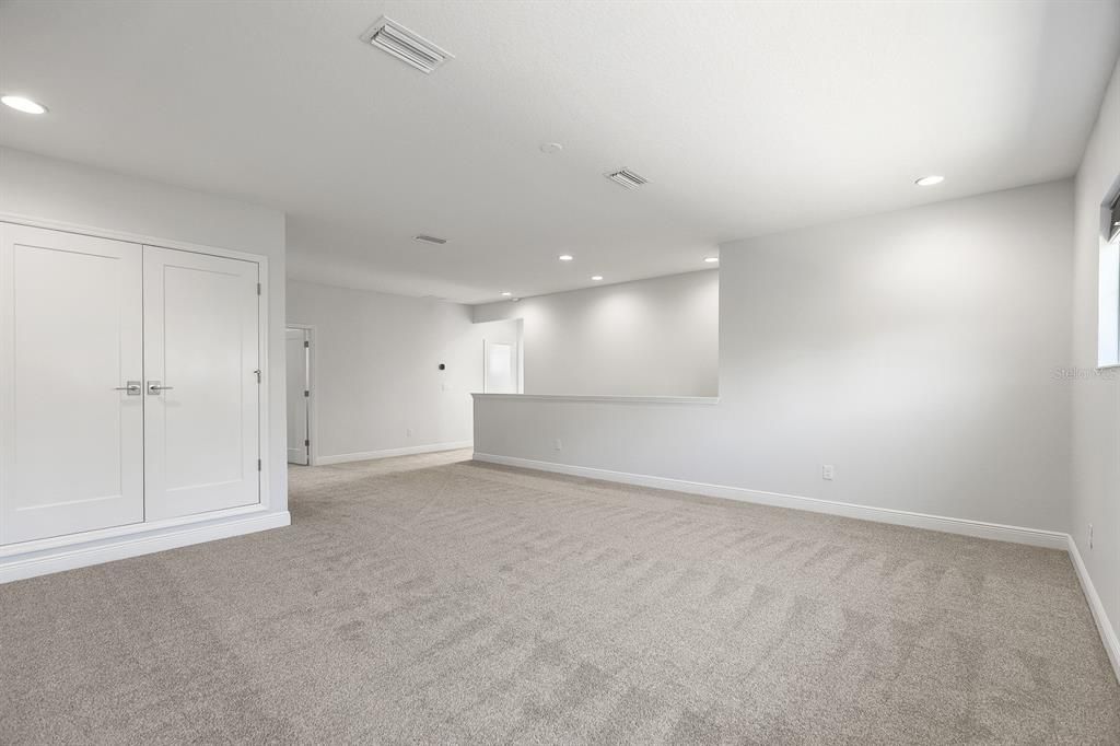 Empty room, Interior, Recessed Lighting