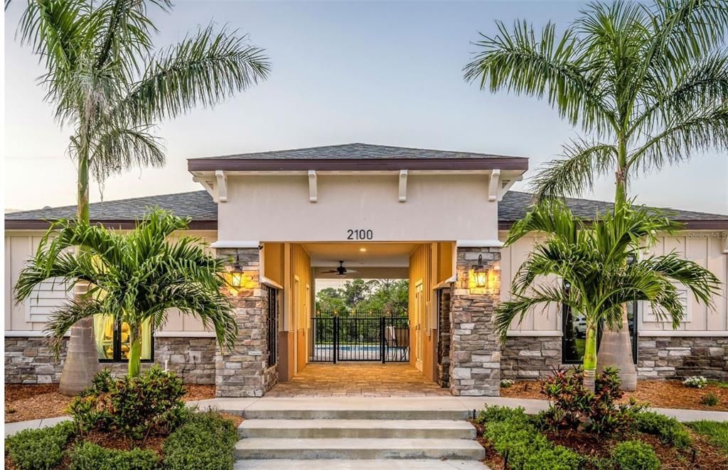 Exterior, Facade, Modern