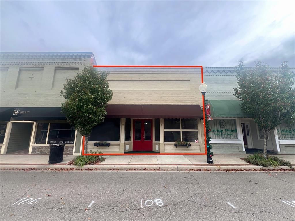 Exterior, Facade, Modern