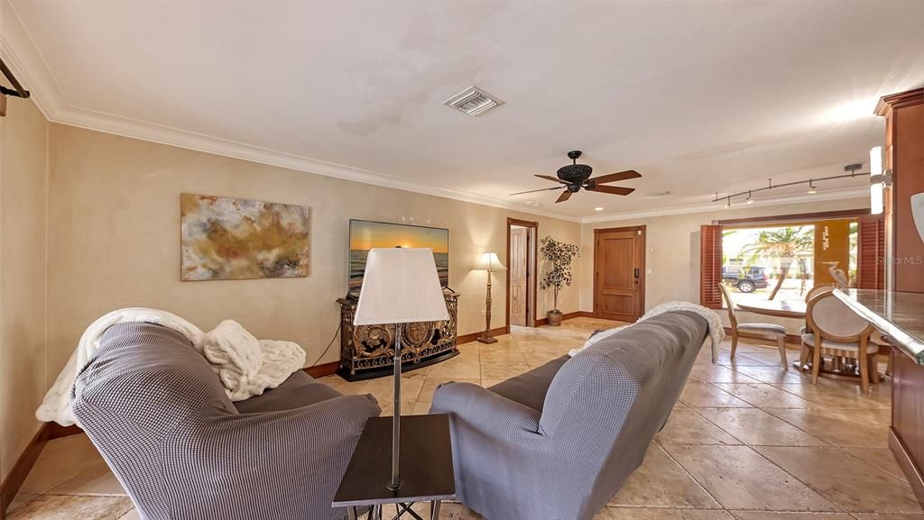 Dining room, Interior, Recessed Lighting