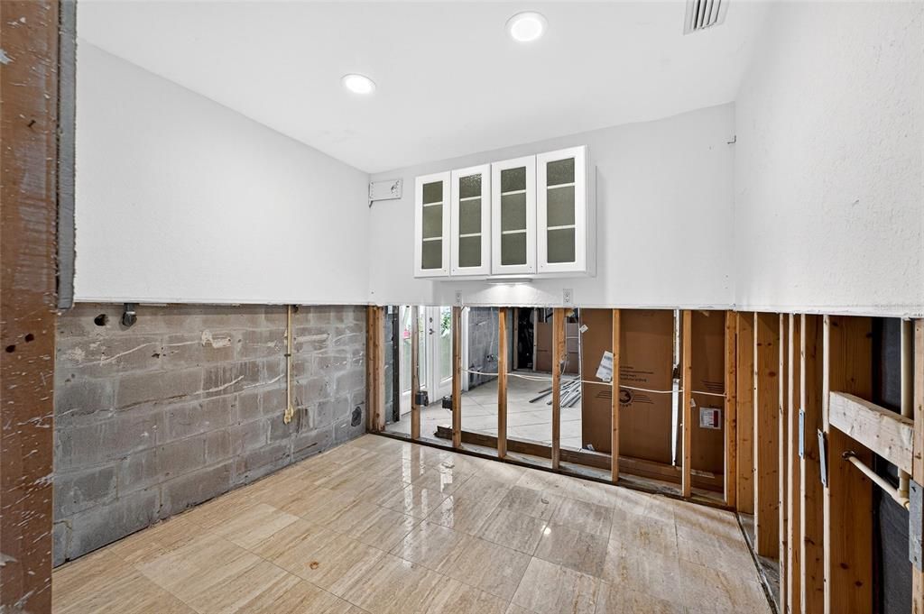 Empty room, Interior, Recessed Lighting