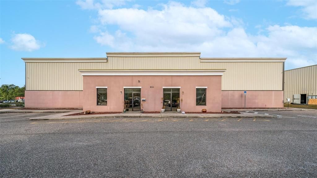 Exterior, Facade, Modern