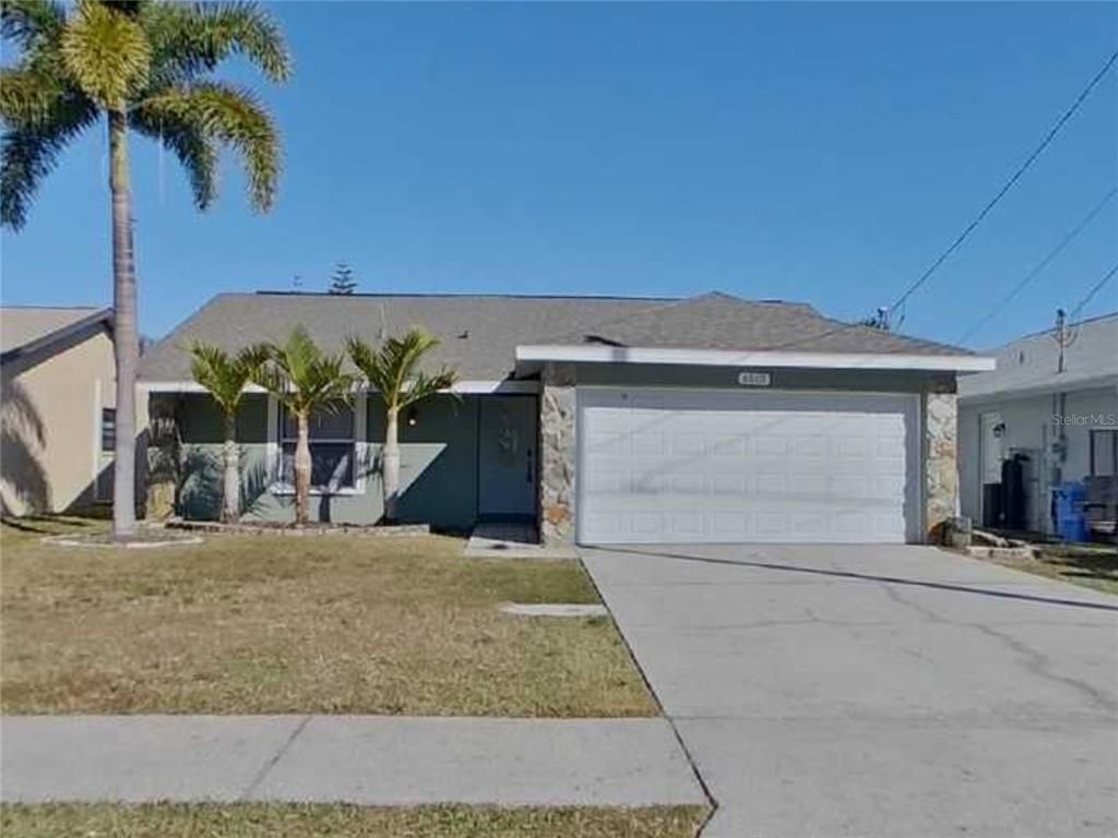 Attached, Exterior, Facade, Ranch