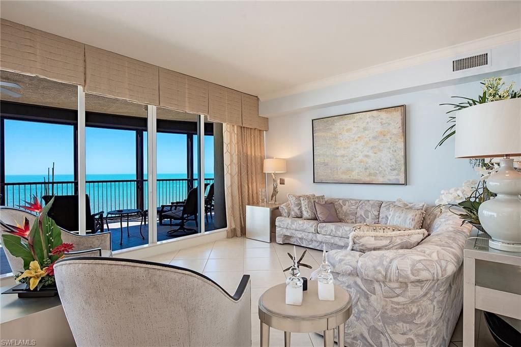Interior, Living room, Water