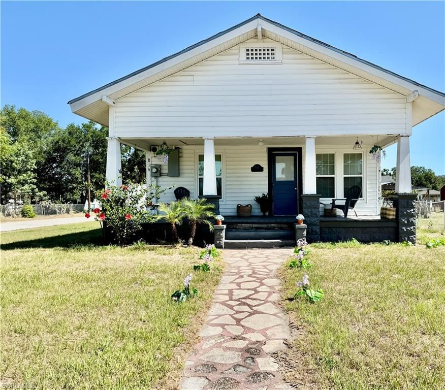 Exterior, Facade, American Craftsman