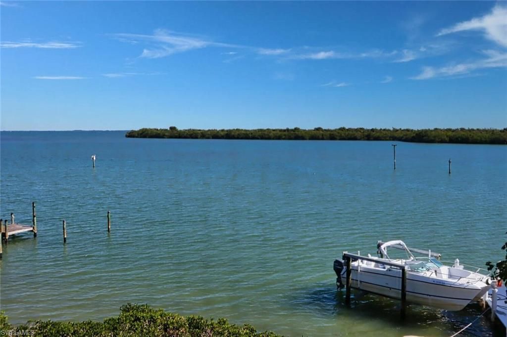 Exterior, Lake