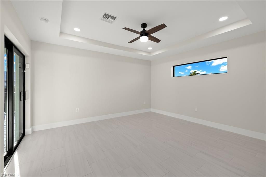 Empty room, Interior, Recessed Lighting