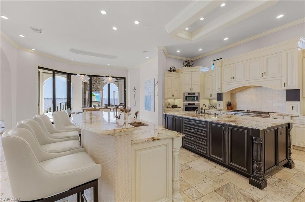 Dining room, Interior, Kitchen, Recessed Lighting, Stainless Steel Appliances
