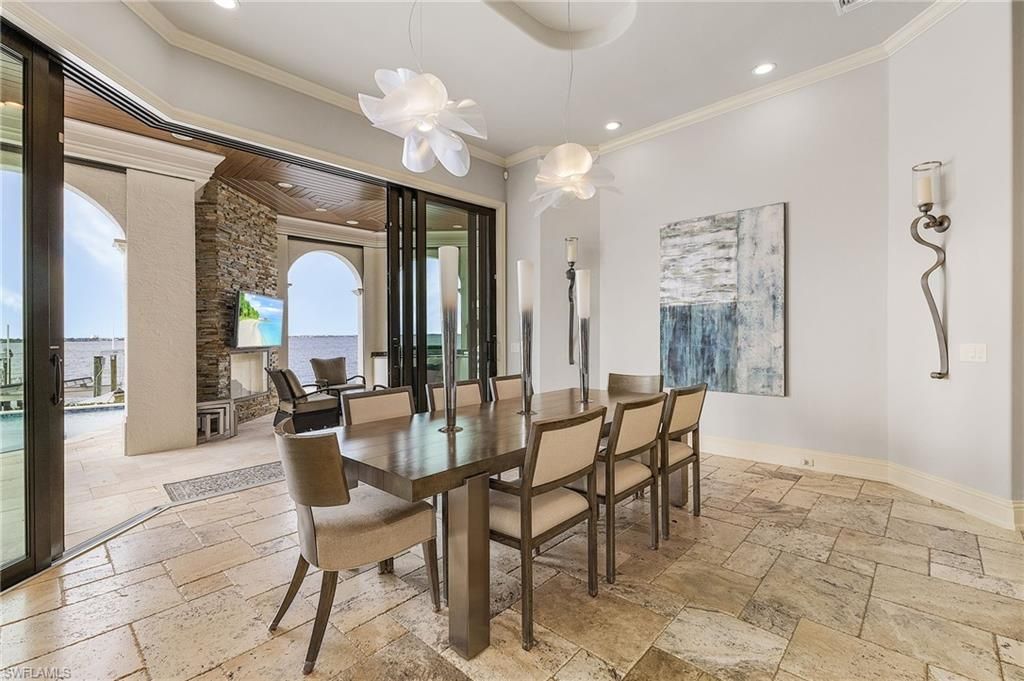 Dining room, Interior, Pendant Lights, Recessed Lighting, Water