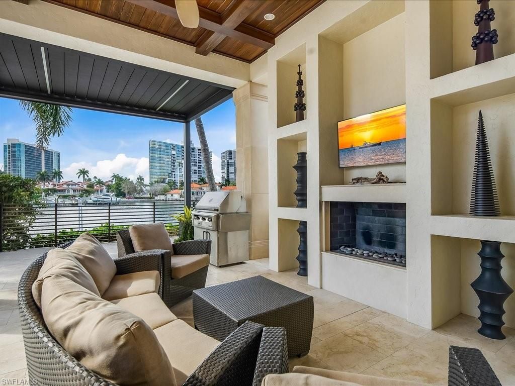 Interior, Kitchen, Living room, Pendant Lights, Recessed Lighting, Stainless Steel Appliances, Wood Texture Flooring