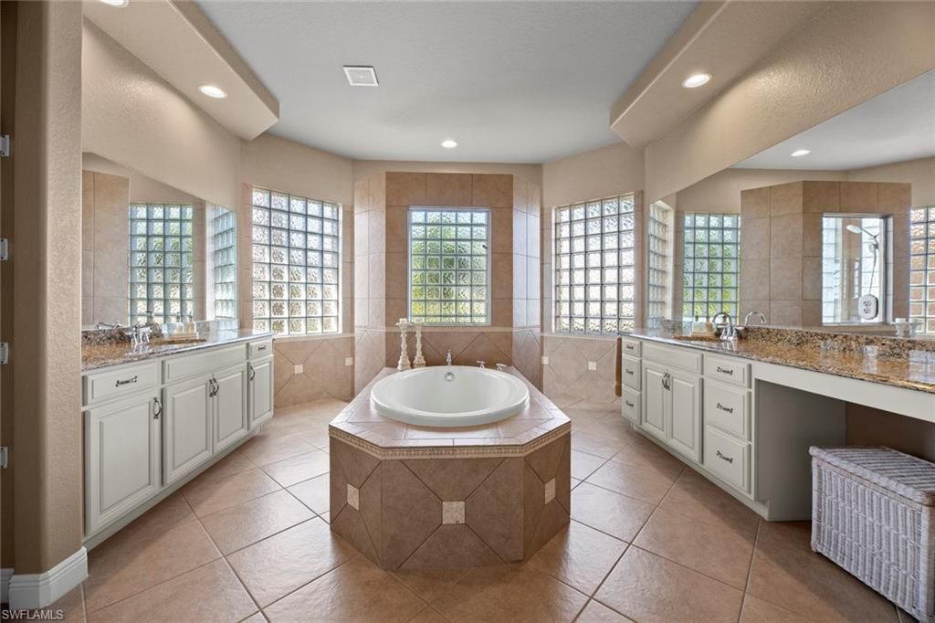 Bathroom, Dual Sink Vanities, Interior, Recessed Lighting