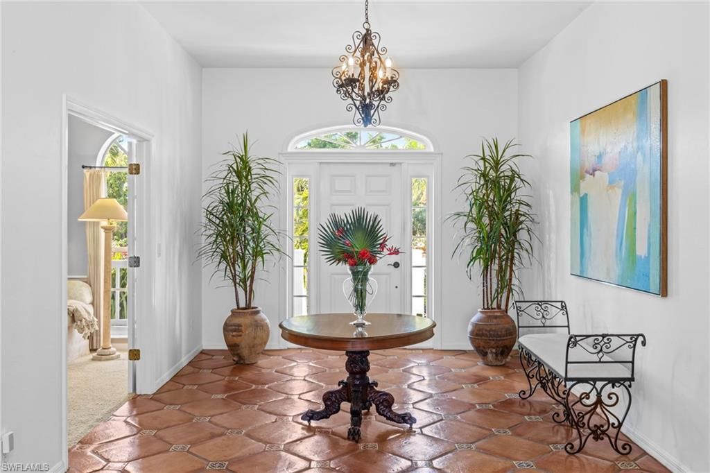 Chandelier, Interior