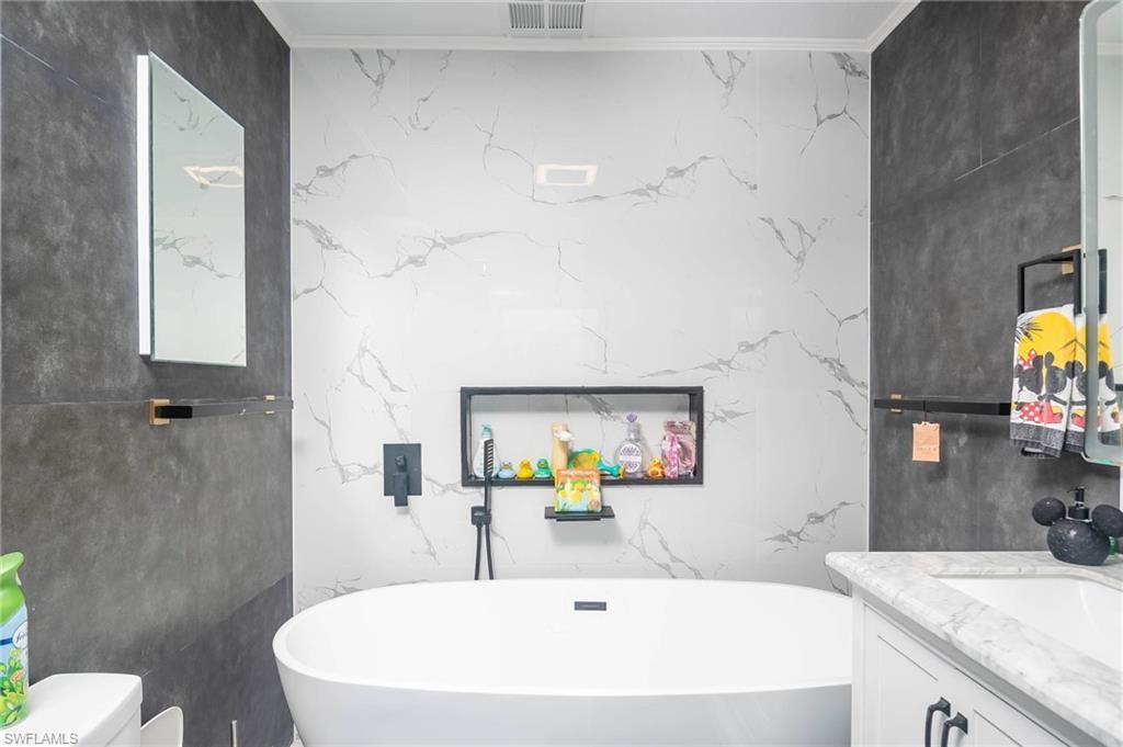 Bathroom, Free Standing Baths, Interior, Marble Walls
