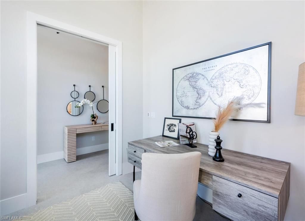 Home Office, Interior