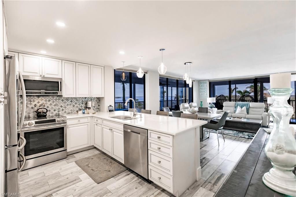 Dining room, Interior, Kitchen, Living room, Pendant Lights, Recessed Lighting, Stainless Steel Appliances, Wood Texture Flooring
