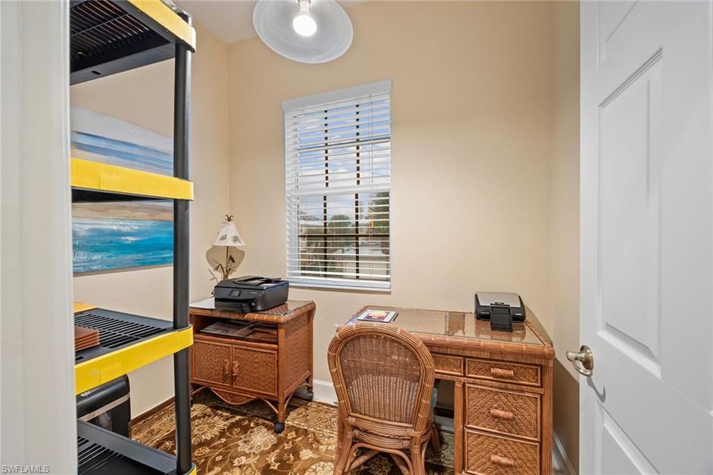 Home Office, Interior