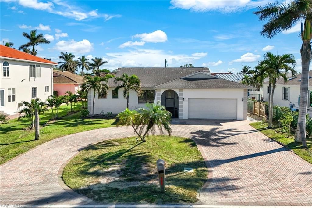 Attached, Exterior, Facade, Ranch
