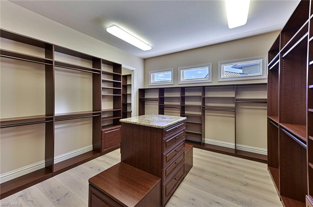 Interior, Walk-in Closets, Wood Texture Flooring