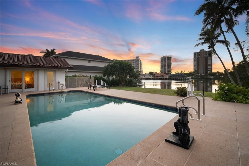 Exterior, Pool, Water