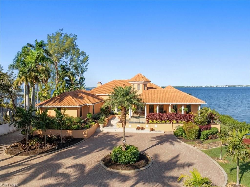 Exterior, Facade, Water, Mediterranean