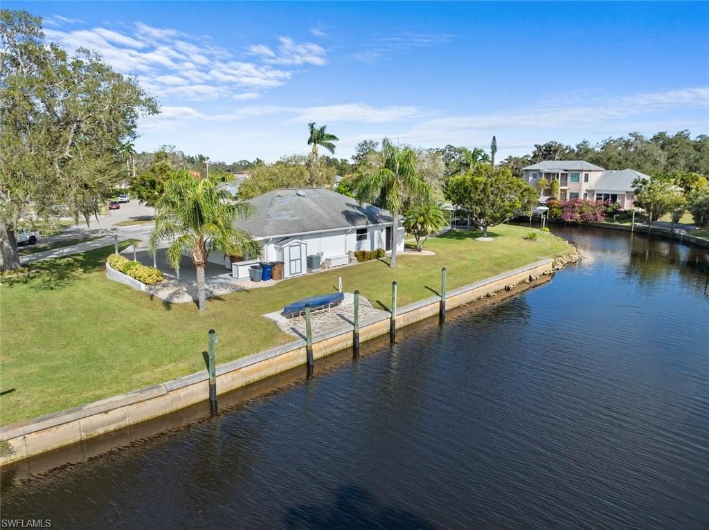 Exterior, Lake
