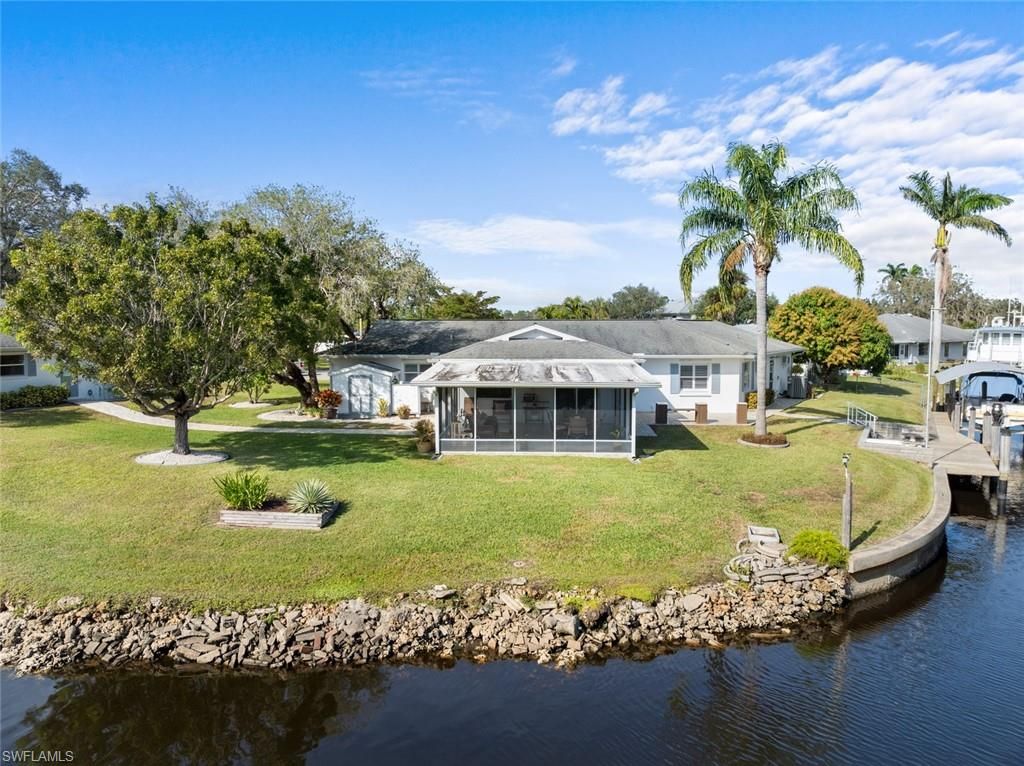 Exterior, Lake
