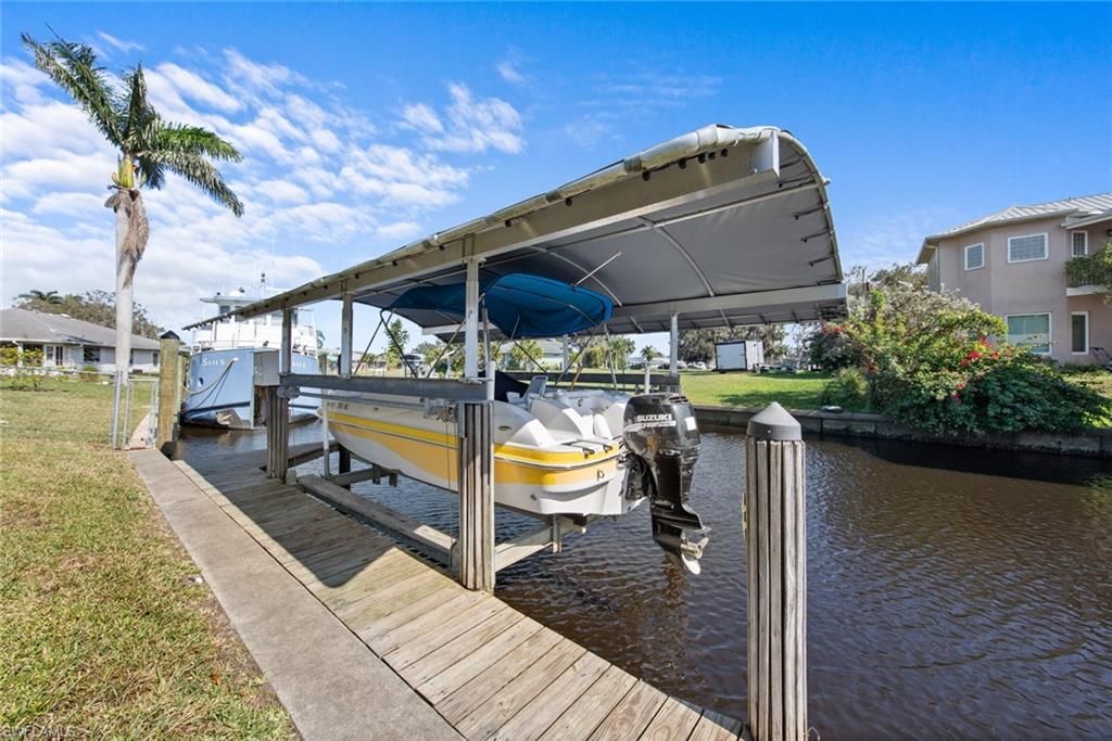Exterior, Lake