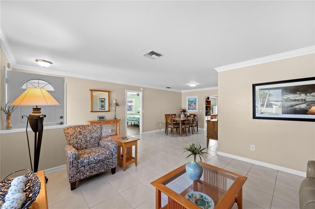 Dining room, Interior