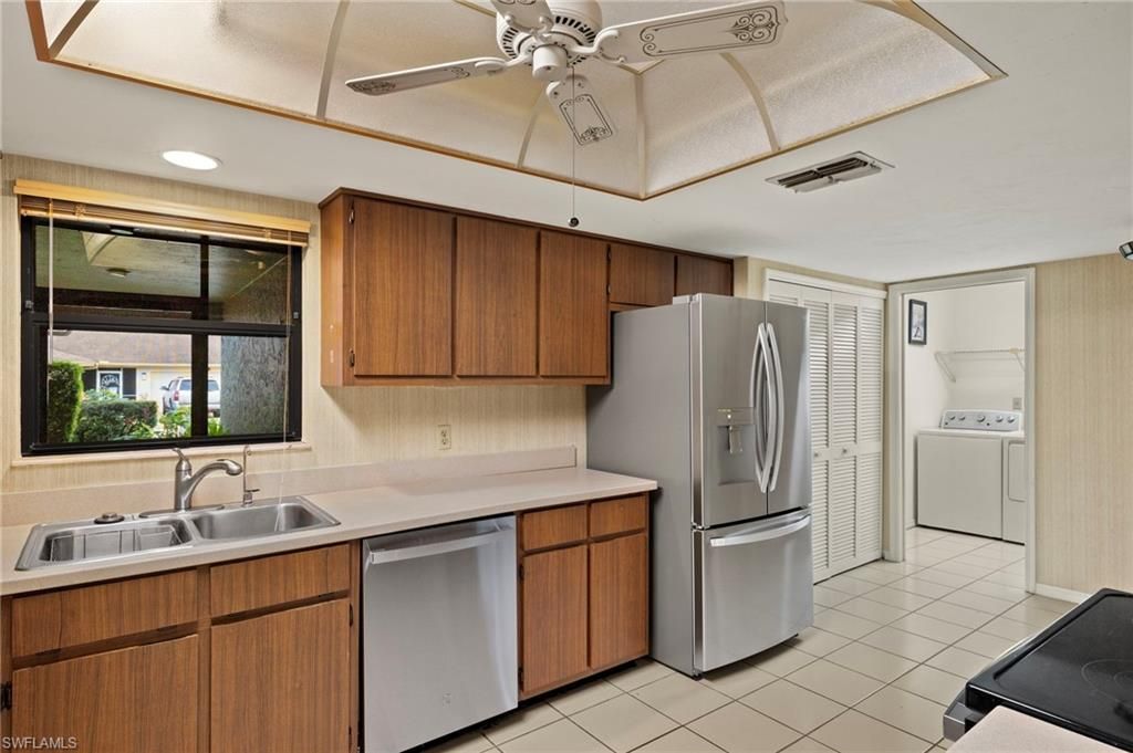 Interior, Kitchen, Recessed Lighting, Washer