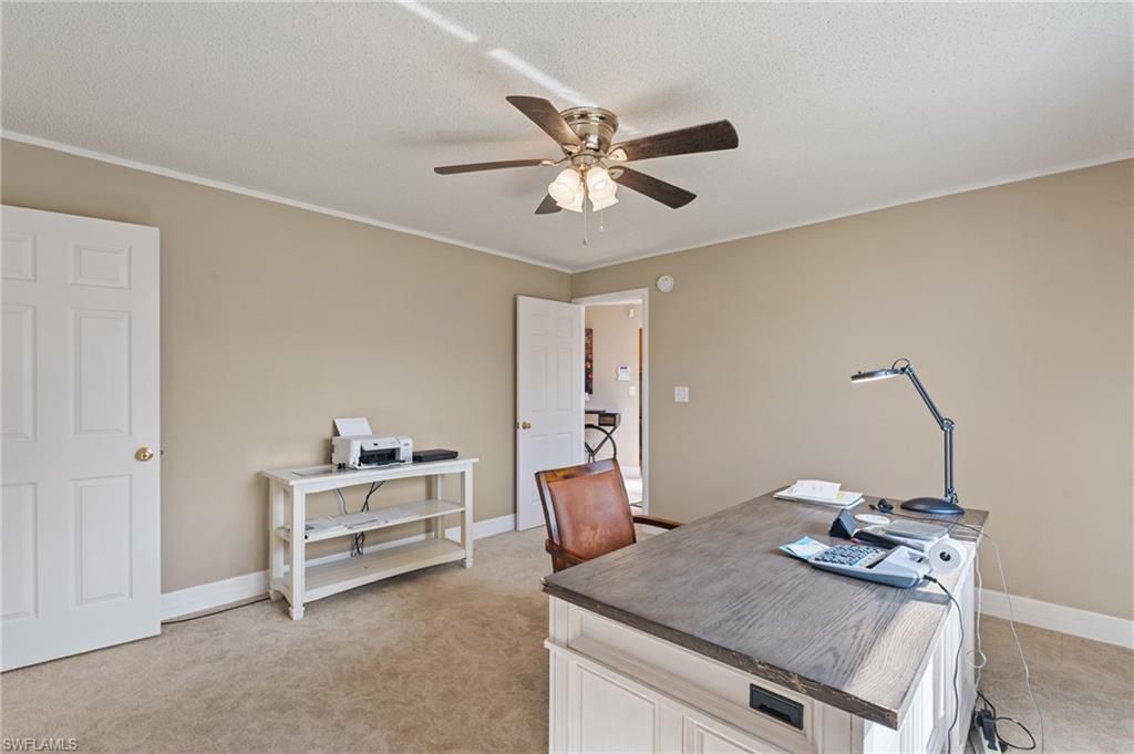 Home Office, Interior