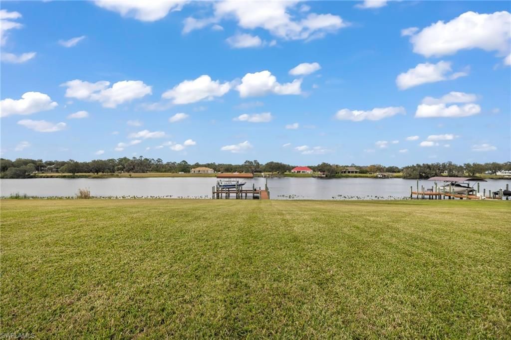 Exterior, Lake