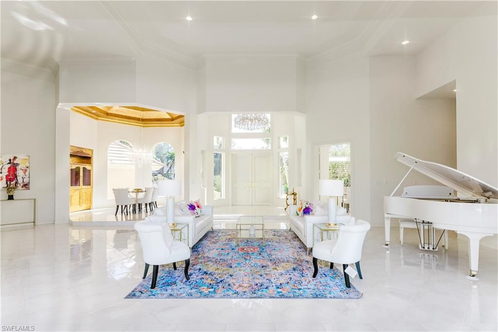 Dining room, Interior, Living room, Pendant Lights, Piano, Recessed Lighting