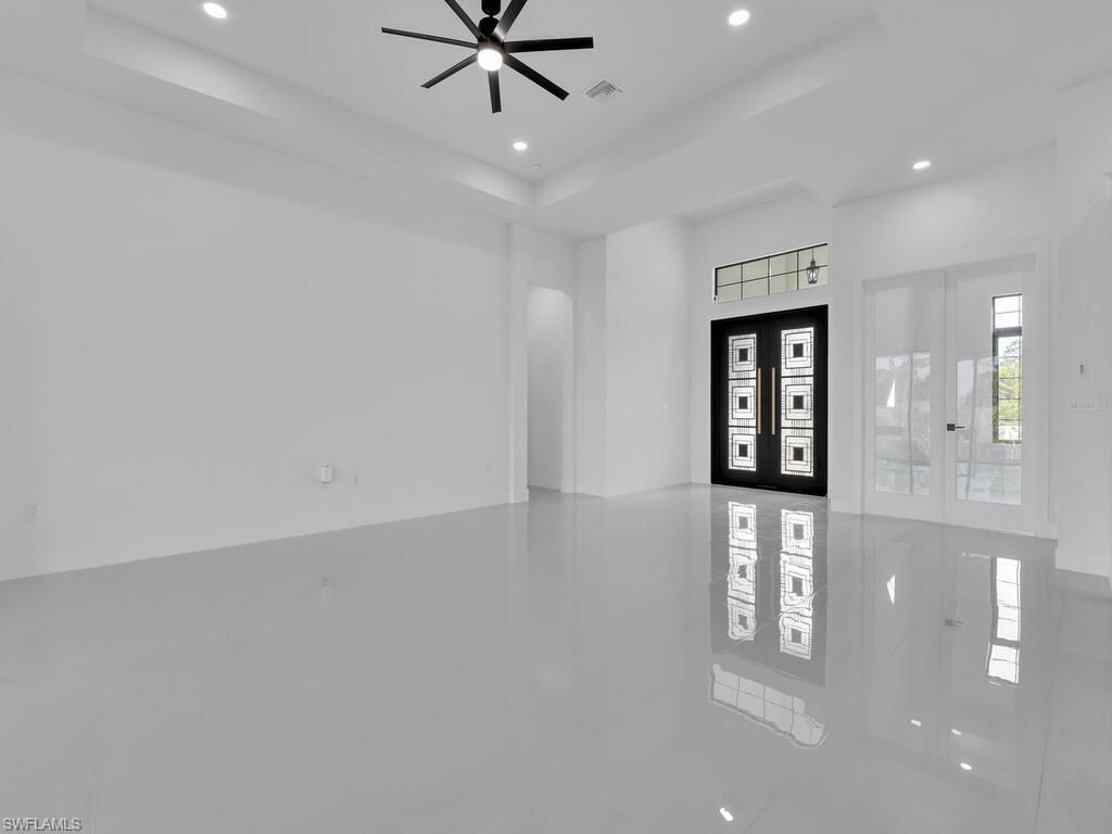 Empty room, Interior, Recessed Lighting