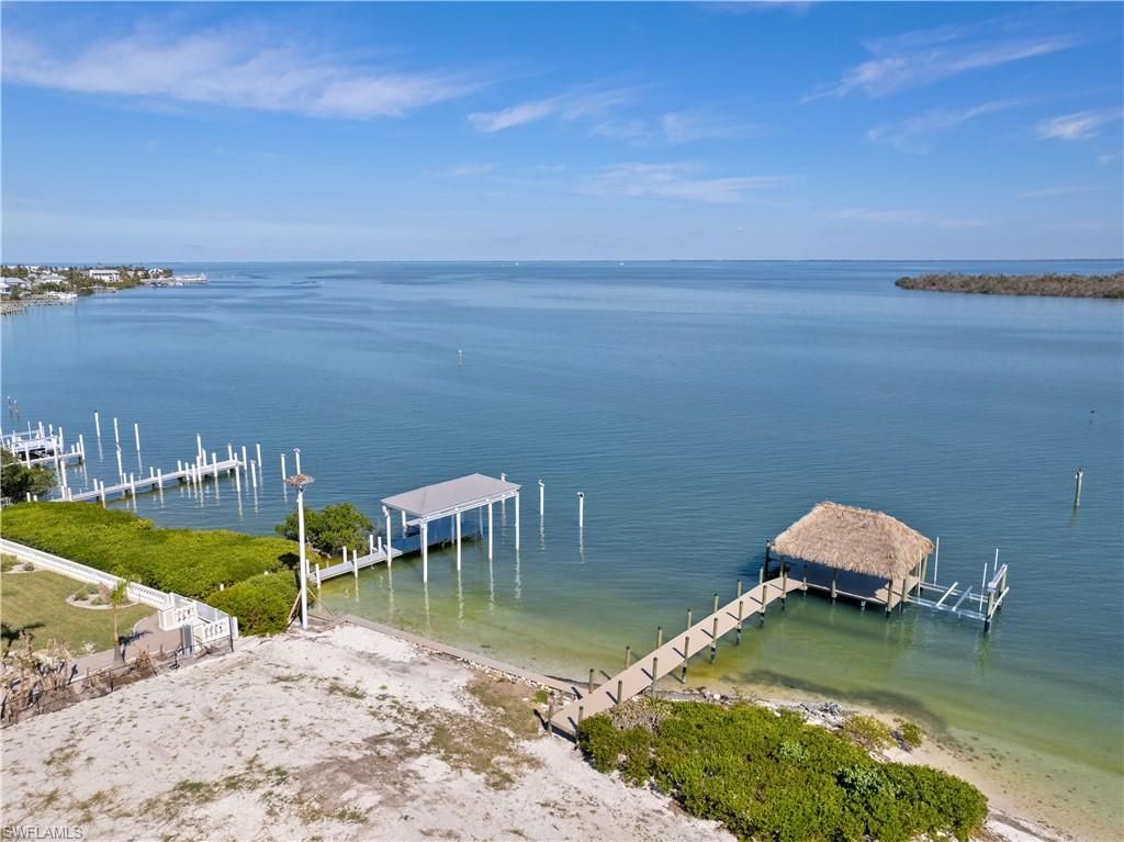 Exterior, Lake